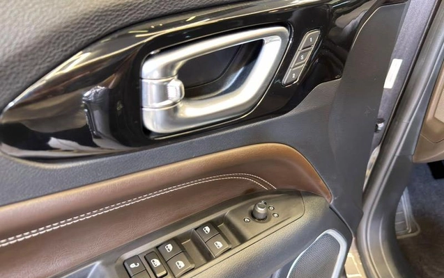 imagem-https://www.socarrao.com.br/sc-vehicle-images-prod/4404710/1792527964697-8410030_12_B_b65ce73f1f.jpeg