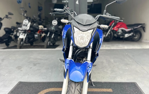 imagem-https://www.socarrao.com.br/sc-vehicle-images-prod/4404858/1792528428784-MDMxMjEyYmQtNjc5Zi00NzhhLTkxMmUtNGZhM2RmZTIwYWJkLmpwZWc.jpeg