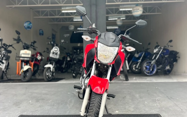 imagem-https://www.socarrao.com.br/sc-vehicle-images-prod/4404938/1792529076785-OGYwMmI5NTUtMTIwNy00YmQ5LWEyMTYtMWZlN2RkMDUyOTAxLmpwZWc.jpeg