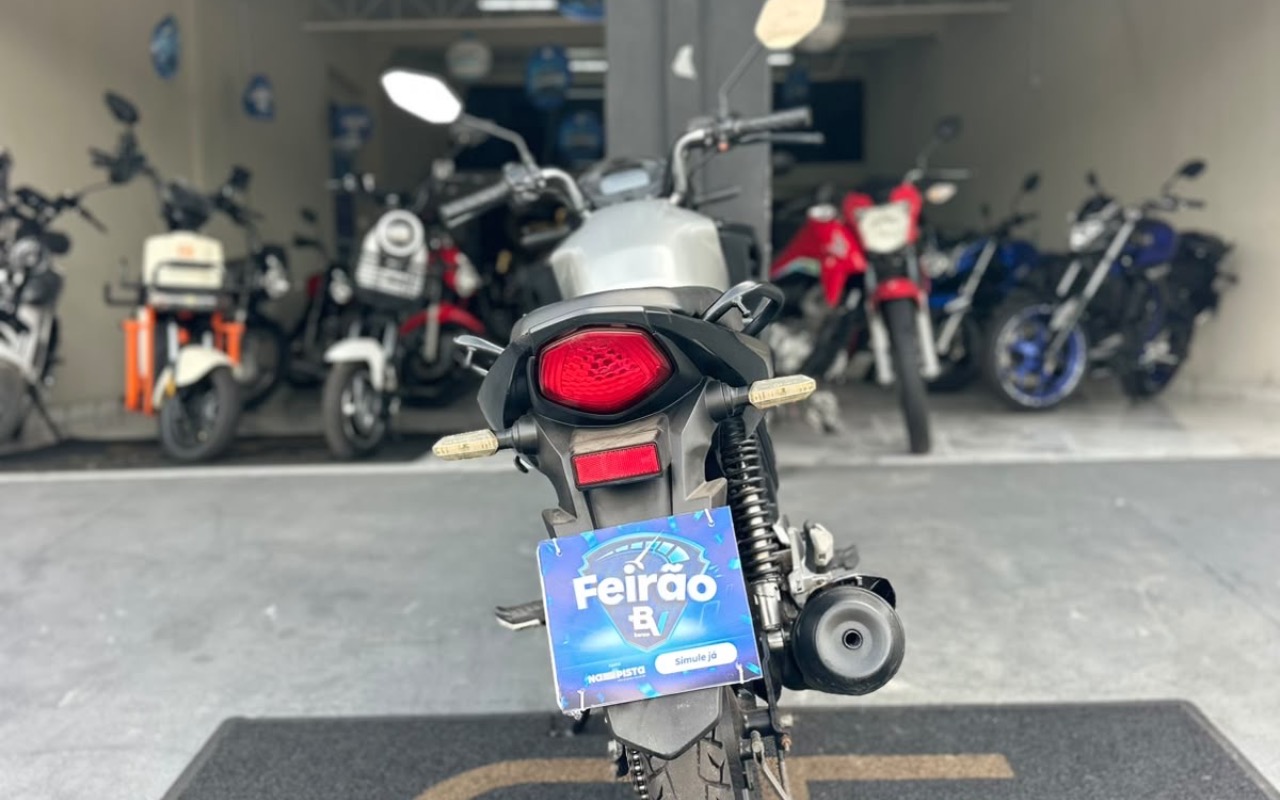 imagem-https://www.socarrao.com.br/sc-vehicle-images-prod/4404967/1792529251477-NjAxYjU2YjItMTEyZC00NmJhLWE4MTgtZTFkOWE4NjNhY2Y3LmpwZWc.jpeg