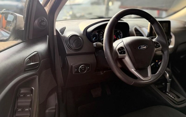 imagem-https://www.socarrao.com.br/sc-vehicle-images-prod/4405119/1792682996836-8589659_5_B_84601c3eb8.jpeg