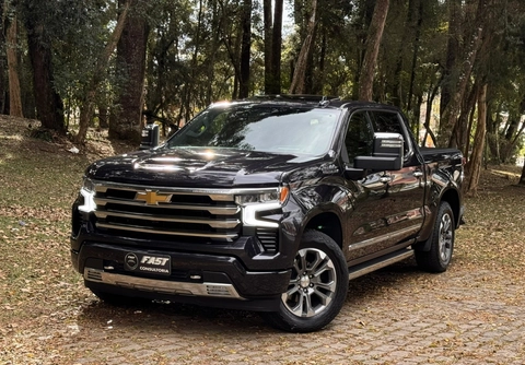 Chevrolet Silverado 2024 Cinza — foto 1 de 3