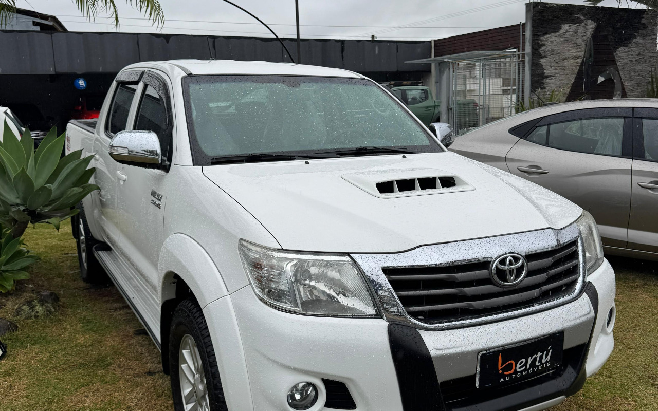 Toyota Hilux 2014 Branco — foto 1 de 3