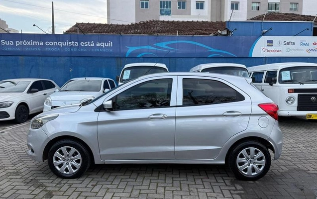 imagem-https://www.socarrao.com.br/sc-vehicle-images-prod/4405262/1792614044797-8563090_9_B_564d3d955d.jpeg