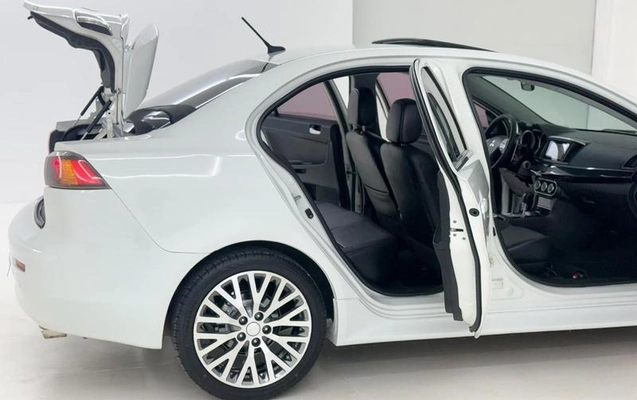 imagem-https://www.socarrao.com.br/sc-vehicle-images-prod/4405607/1792534821053-8515739_13_B_e7190eab9a.jpeg