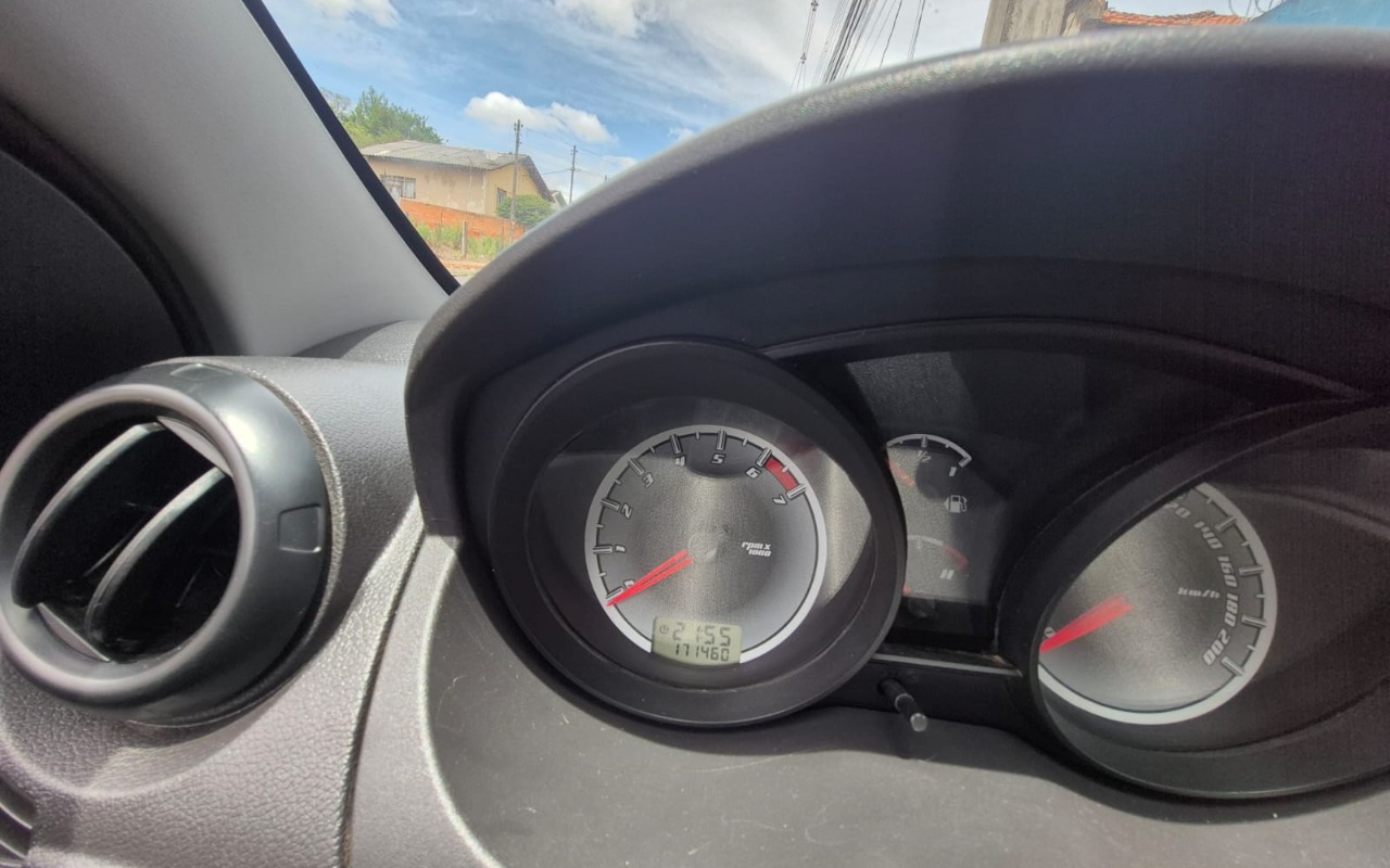 imagem-https://www.socarrao.com.br/sc-vehicle-images-prod/4406252/1792541796741-V2hhdHNBcHAgSW1hZ2UgMjAyNi0xMC0yMCBhdCAyMC4zMC4xOCAoMikuanBlZw.jpeg
