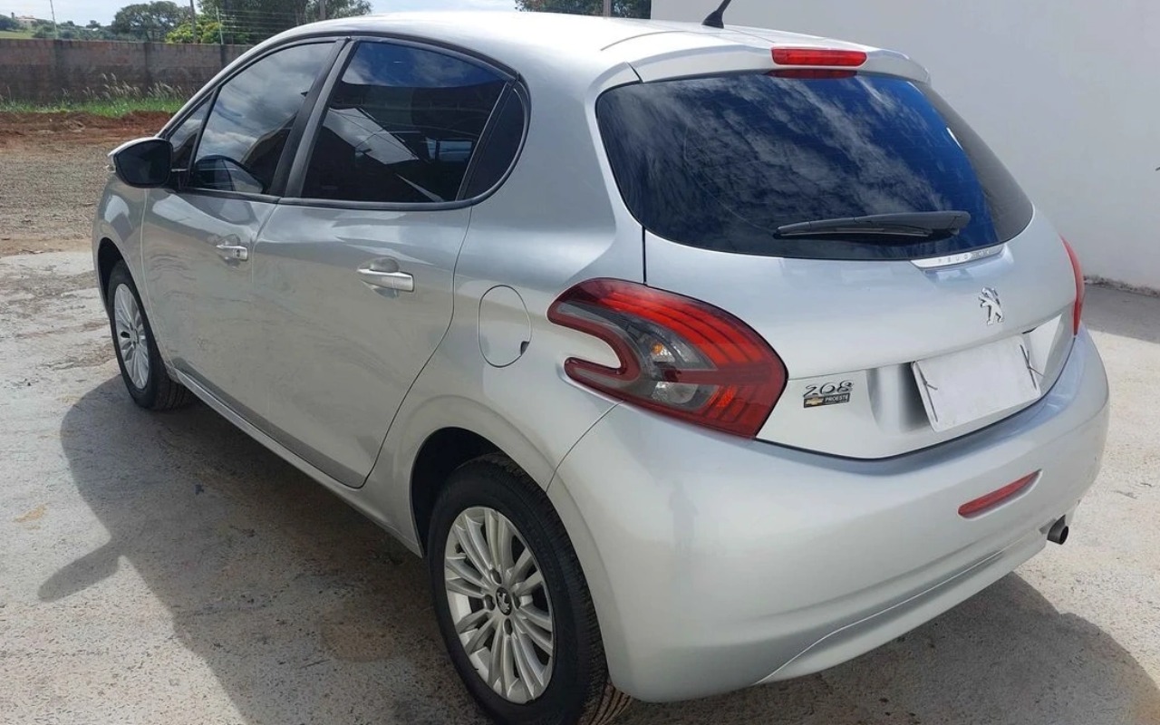 imagem-https://www.socarrao.com.br/sc-vehicle-images-prod/4406447/1792544875619-MjA5IDIucG5n.png