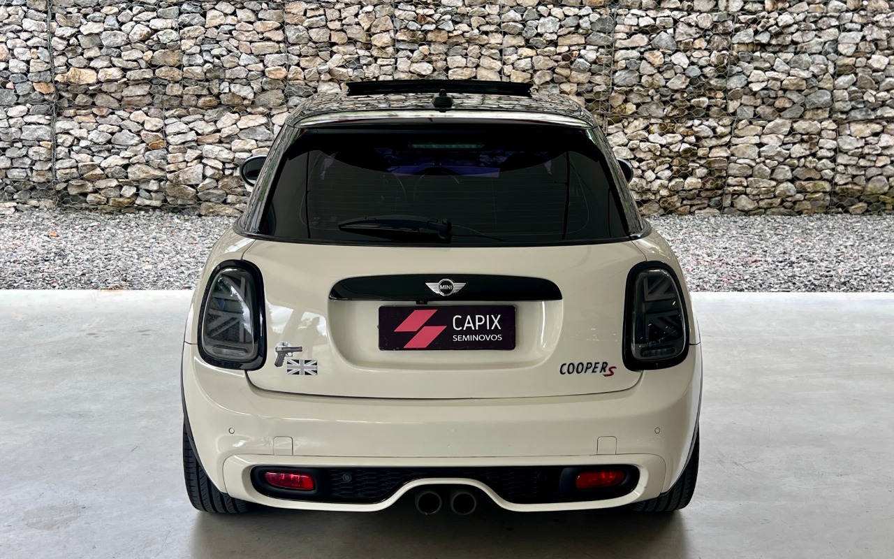 imagem-https://www.socarrao.com.br/sc-vehicle-images-prod/4406872/1792547286267-SU1HXzQyMzAuanBn.jpg