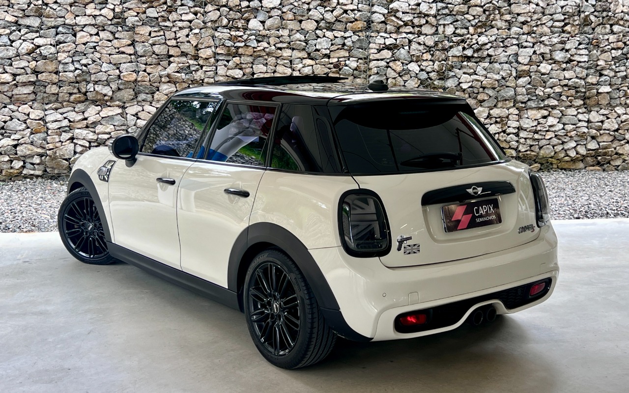imagem-https://www.socarrao.com.br/sc-vehicle-images-prod/4406872/1792547286383-SU1HXzQyMzEuanBn.jpg