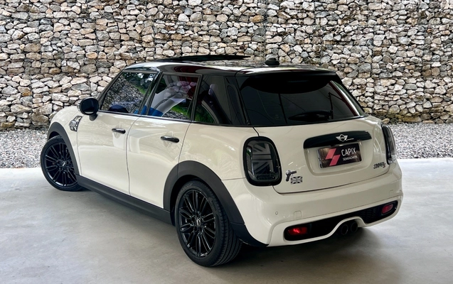 imagem-https://www.socarrao.com.br/sc-vehicle-images-prod/4406872/1792547286383-SU1HXzQyMzEuanBn.jpg