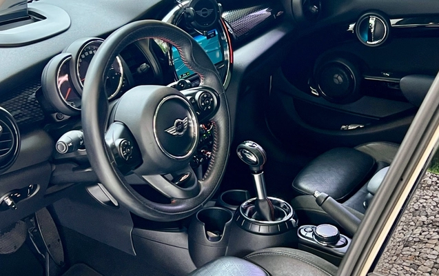 imagem-https://www.socarrao.com.br/sc-vehicle-images-prod/4406872/1792547287278-SU1HXzQyMzcuanBn.jpg