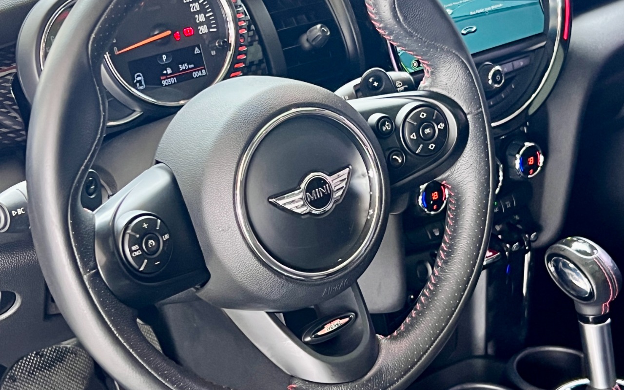 imagem-https://www.socarrao.com.br/sc-vehicle-images-prod/4406872/1792547287628-SU1HXzQyMzkuanBn.jpg