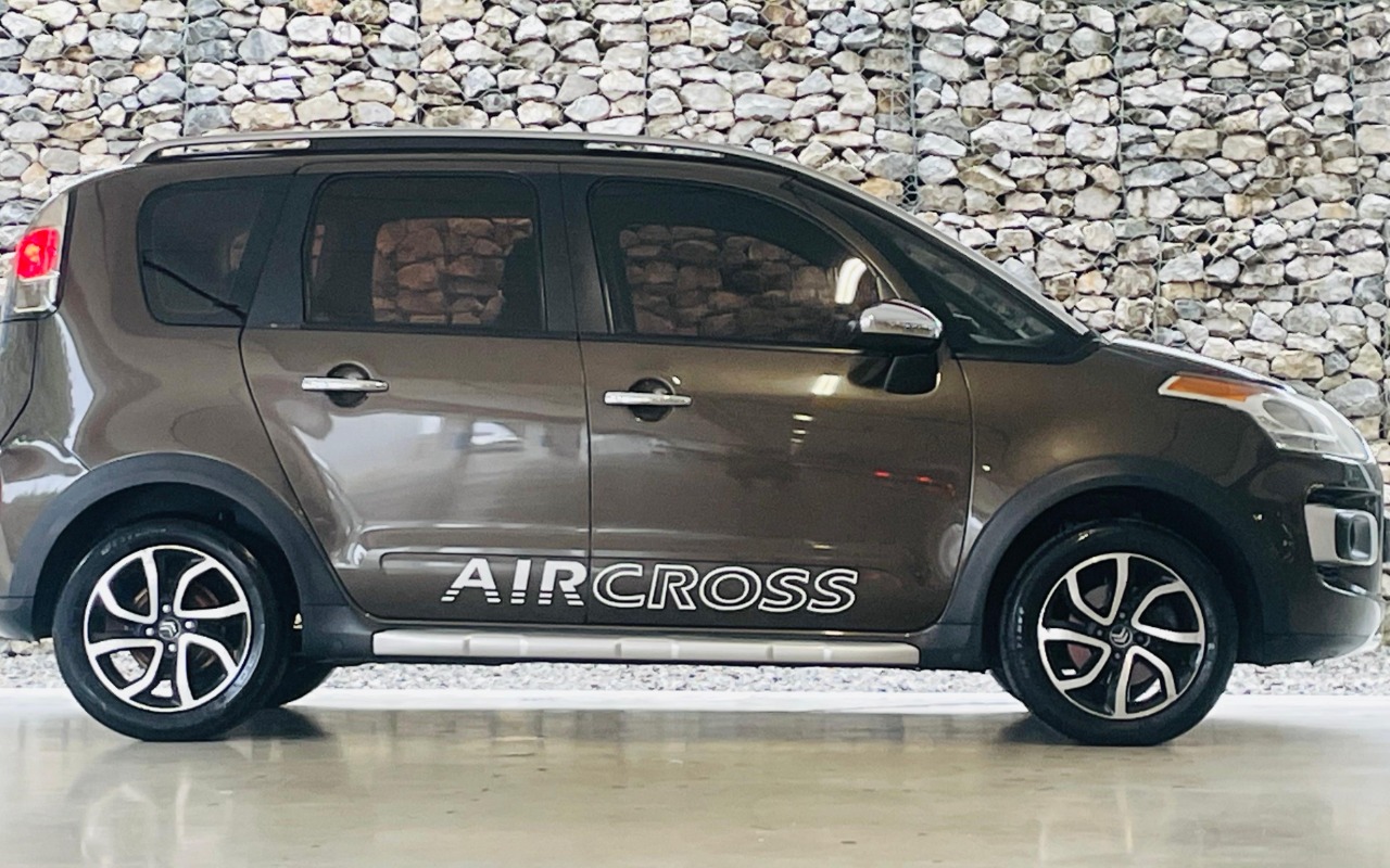 imagem-https://www.socarrao.com.br/sc-vehicle-images-prod/4406891/1792547672648-OGUwMmVkYzEtMzA0ZC00YWEwLWExZTItZDU2MjQ2NGY4NTY4LkpQRw.JPG