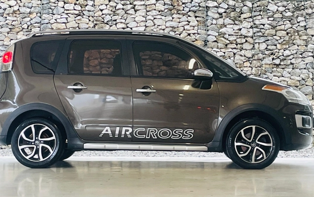 imagem-https://www.socarrao.com.br/sc-vehicle-images-prod/4406891/1792547672648-OGUwMmVkYzEtMzA0ZC00YWEwLWExZTItZDU2MjQ2NGY4NTY4LkpQRw.JPG