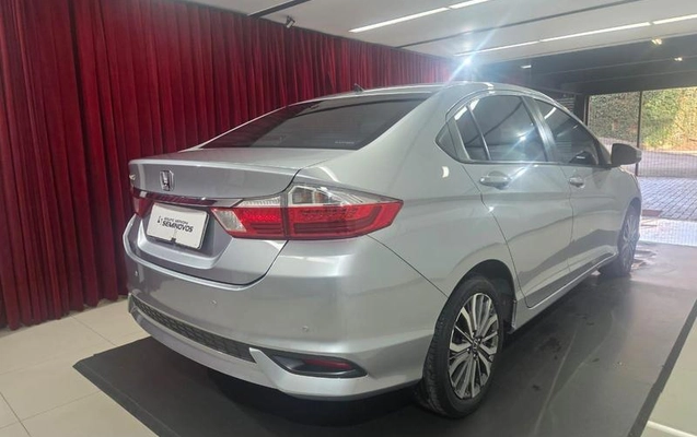 imagem-https://www.socarrao.com.br/sc-vehicle-images-prod/4407717/1792610161910-8590363_9_B_ac10168588.jpeg