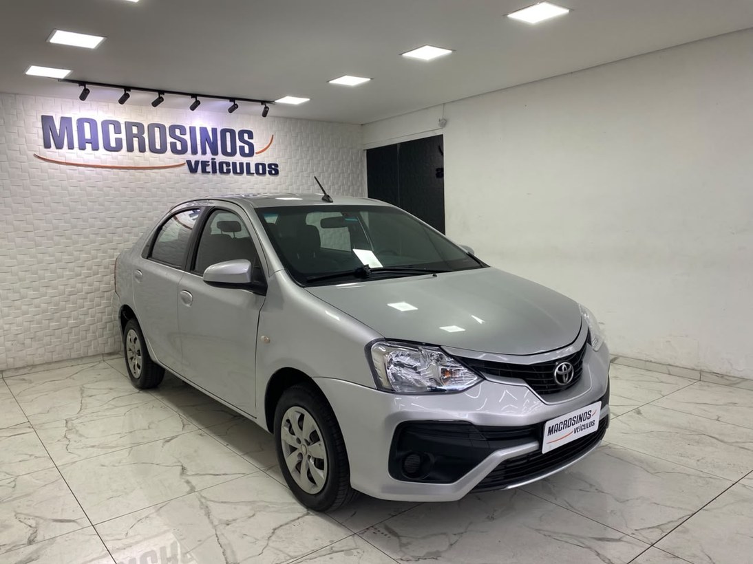 Toyota Etios 2018 Prata — foto 1 de 3