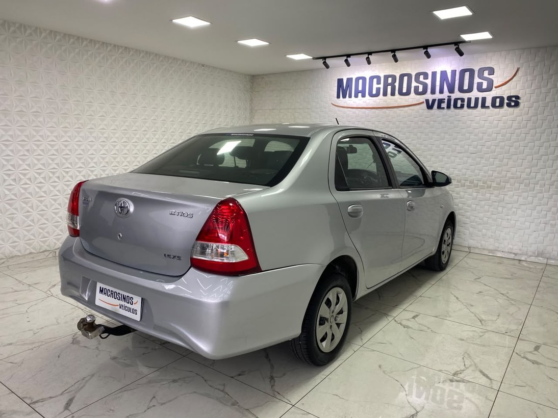 imagem-https://www.socarrao.com.br/sc-vehicle-images-prod/4410253/1792580667280-Zm90by0wNC5qcGc.jpg