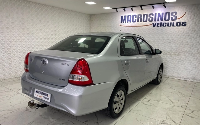 imagem-https://www.socarrao.com.br/sc-vehicle-images-prod/4410253/1792580667280-Zm90by0wNC5qcGc.jpg