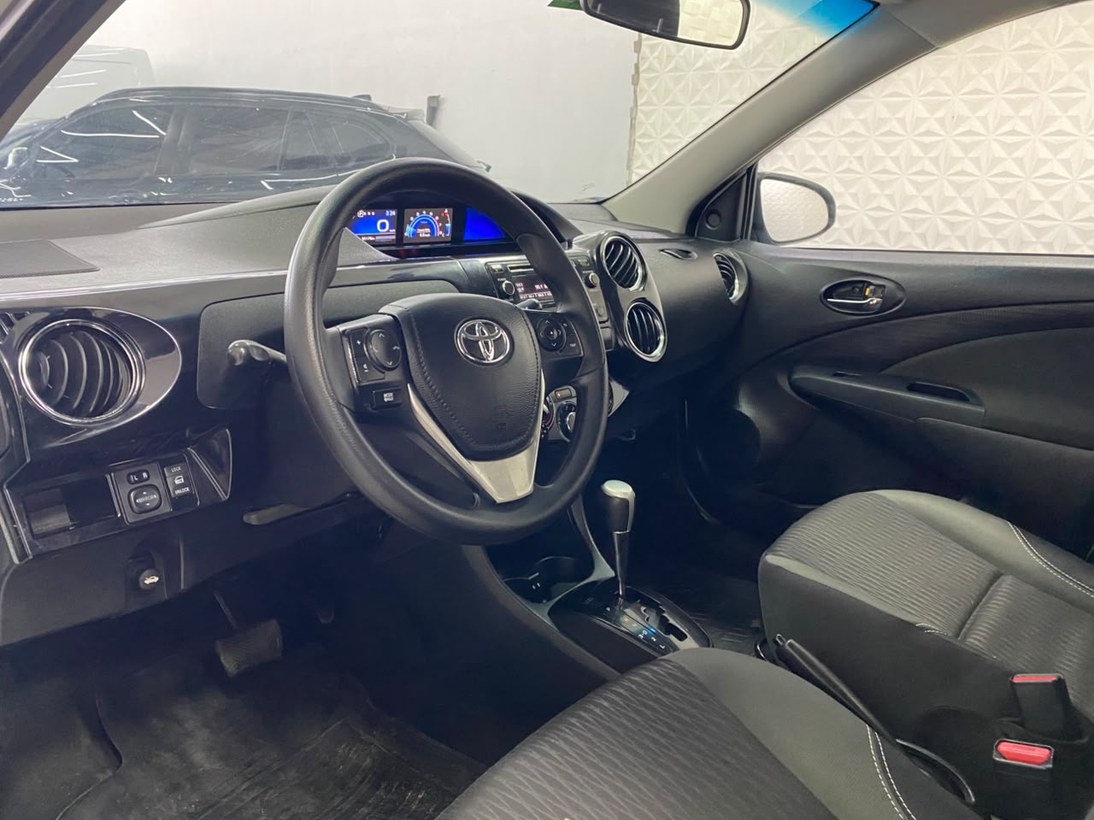 imagem-https://www.socarrao.com.br/sc-vehicle-images-prod/4410253/1792580667540-Zm90by0wOC5qcGc.jpg