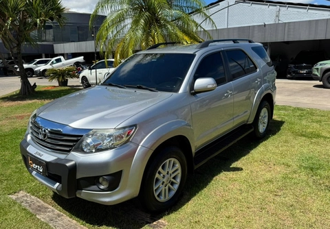 Toyota Hilux SW4 2015 Prata — foto 1 de 3