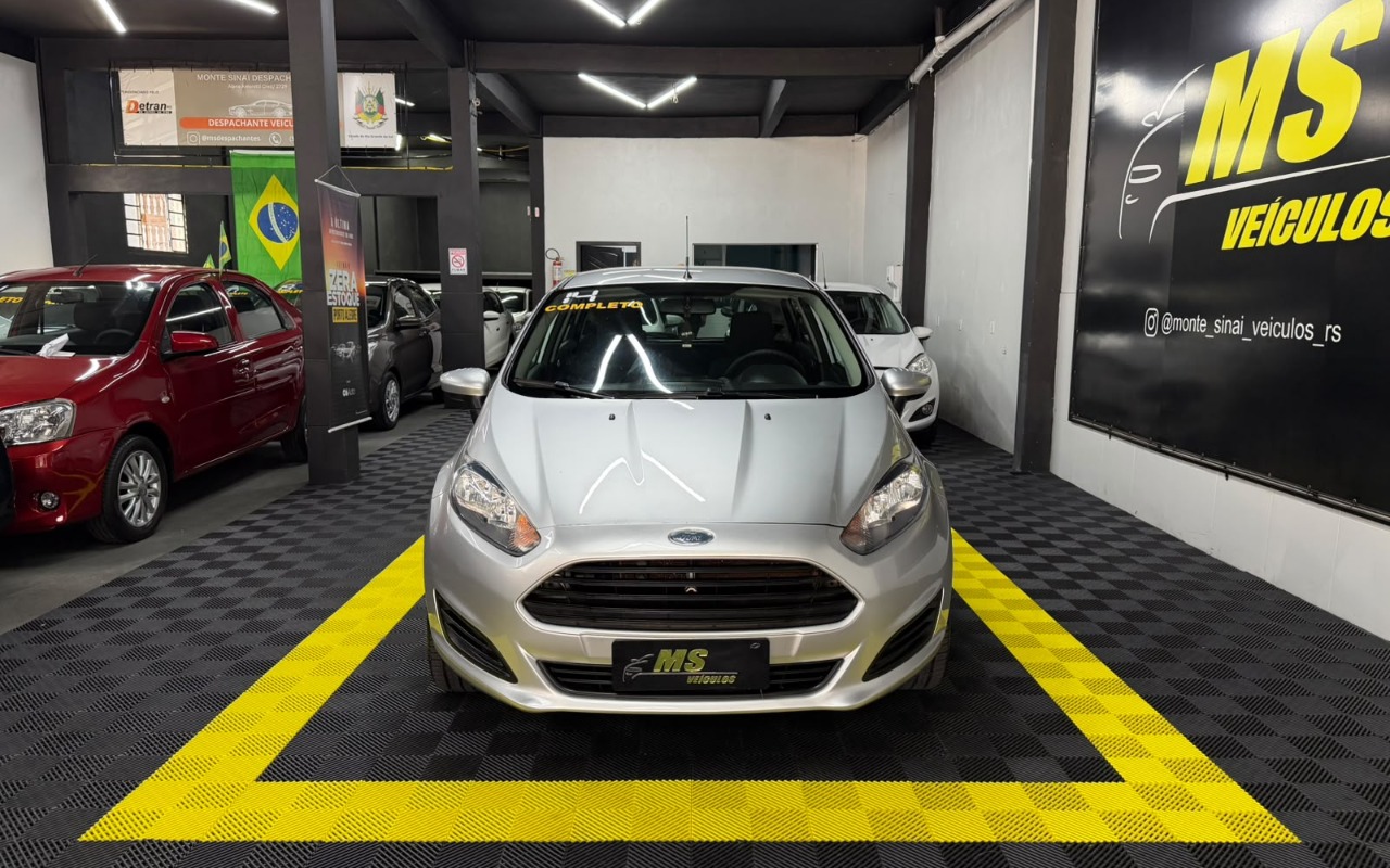 Ford Fiesta 1.5 16V Flex Mec. 5p 2014 Prata — foto 1 de 3
