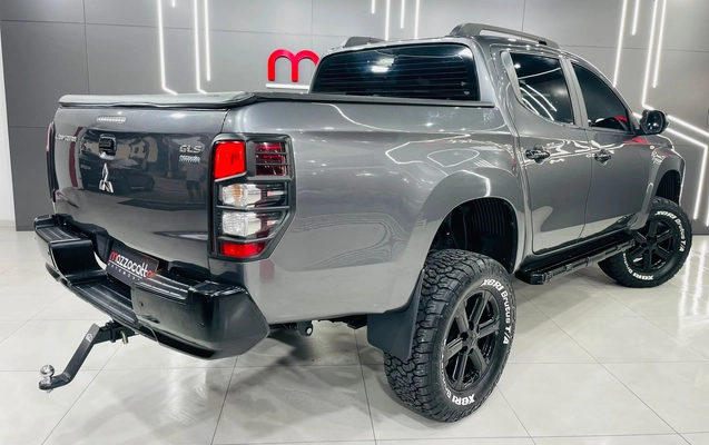 imagem-https://www.socarrao.com.br/sc-vehicle-images-prod/4410306/1792583149578-003_34b862b46fdd6a6c49757e394a1dde24.jpg