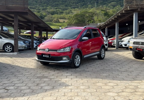 Volkswagen Crossfox 1.6 T. Flex 16V 5p 2017 Vermelho — foto 1 de 3