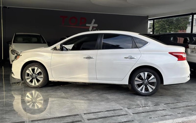 imagem-https://www.socarrao.com.br/sc-vehicle-images-prod/4410370/1792583549907-8586378_8_B_123c4cc978.jpeg