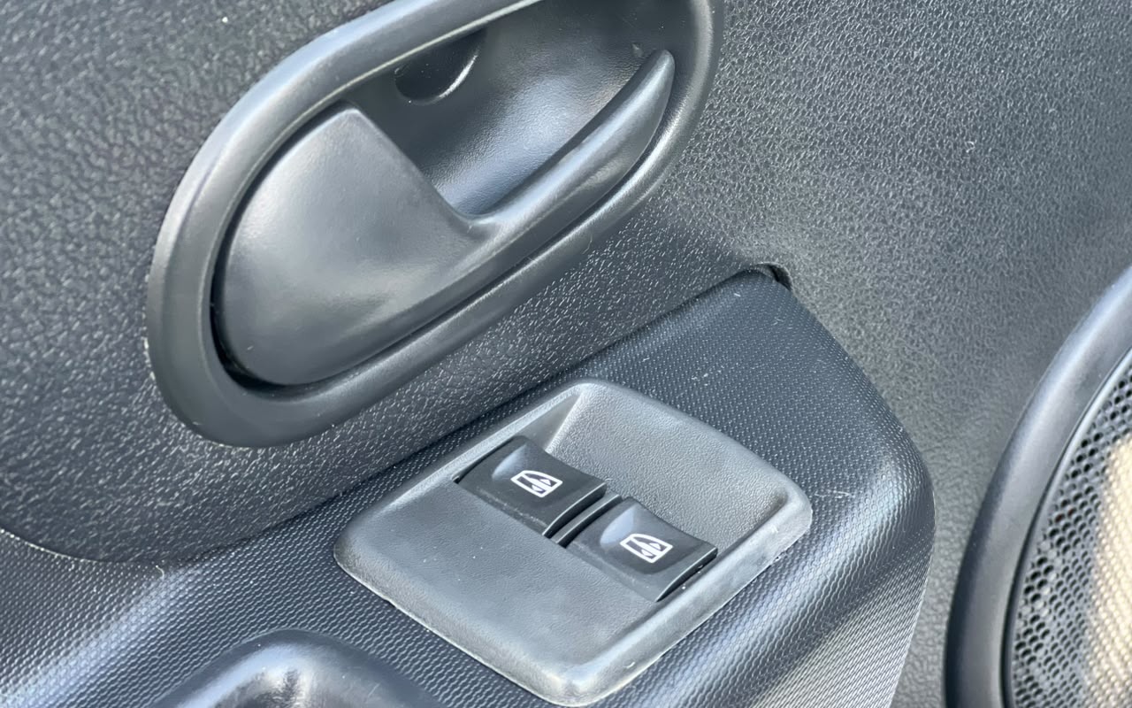imagem-https://www.socarrao.com.br/sc-vehicle-images-prod/4410725/1792585412057-V2hhdHNBcHAgSW1hZ2UgMjAyNi0xMC0yMCBhdCAxNi4yOS41NiAoMSkuanBlZw.jpeg