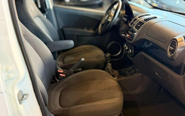 imagem-https://www.socarrao.com.br/sc-vehicle-images-prod/4410858/1792586332262-8556714_9_B_79717976aa.jpeg