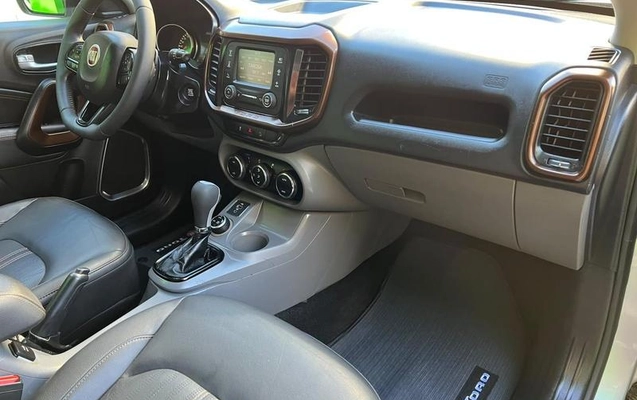 imagem-https://www.socarrao.com.br/sc-vehicle-images-prod/4410947/1792586888240-8590732_12_B_5534f22b4e.jpeg