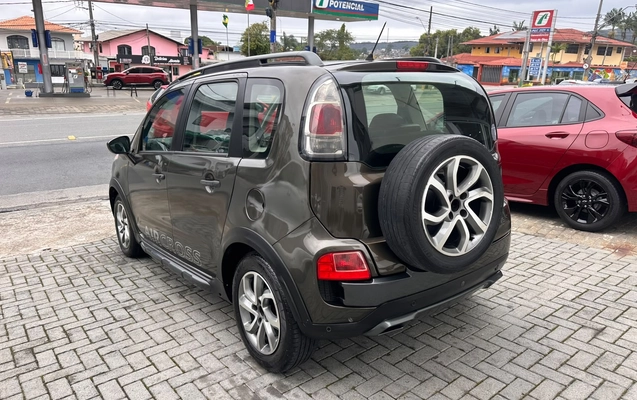 imagem-https://www.socarrao.com.br/sc-vehicle-images-prod/4410996/1792587192394-2368cc05-ee13-444f-8635-bdfa8d0f6f57.jpeg