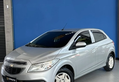 Chevrolet Onix 2014 Prata — foto 1 de 3