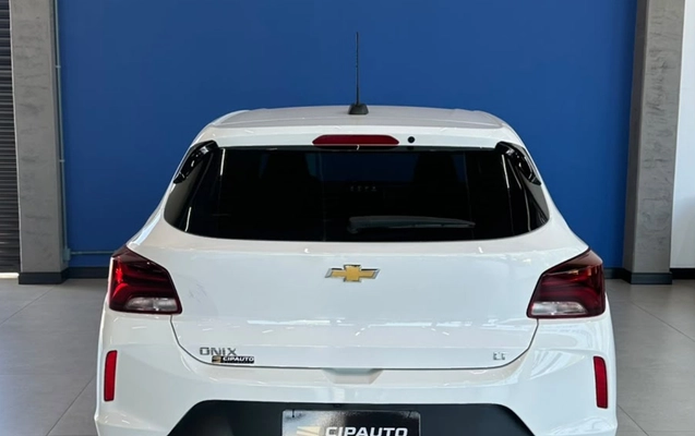 imagem-https://www.socarrao.com.br/sc-vehicle-images-prod/4411163/1792588486996-NTZjMTYxZTEtNDY0ZS00OGM3LTk0MzAtMzY0NmQwNGVjMjY3LmpwZw.jpg