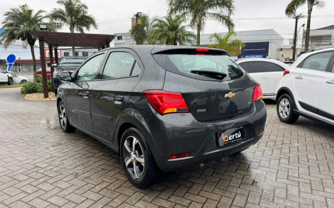 imagem-https://www.socarrao.com.br/sc-vehicle-images-prod/4411238/1792588825192-MTc4MjkyNzcxMl93aGF0c2FwcF9pbWFnZV8yMDI2LTA2LTMwX2F0XzE0LjQ1LjQwX18xXy5qcGVn.jpeg