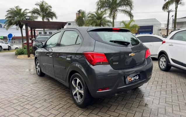 imagem-https://www.socarrao.com.br/sc-vehicle-images-prod/4411238/1792588825822-MTc4MjkyNzcxMl93aGF0c2FwcF9pbWFnZV8yMDI2LTA2LTMwX2F0XzE0LjQ1LjM5X18zXy5qcGVn.jpeg