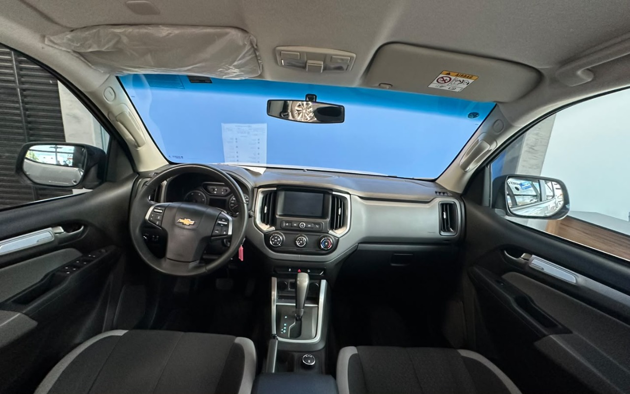 imagem-https://www.socarrao.com.br/sc-vehicle-images-prod/4411253/1792589053041-MTEyZGQ1MGUtZTFiYS00MTZkLWJmNjMtYWFiYzEyODE1Y2M5LmpwZw.jpg