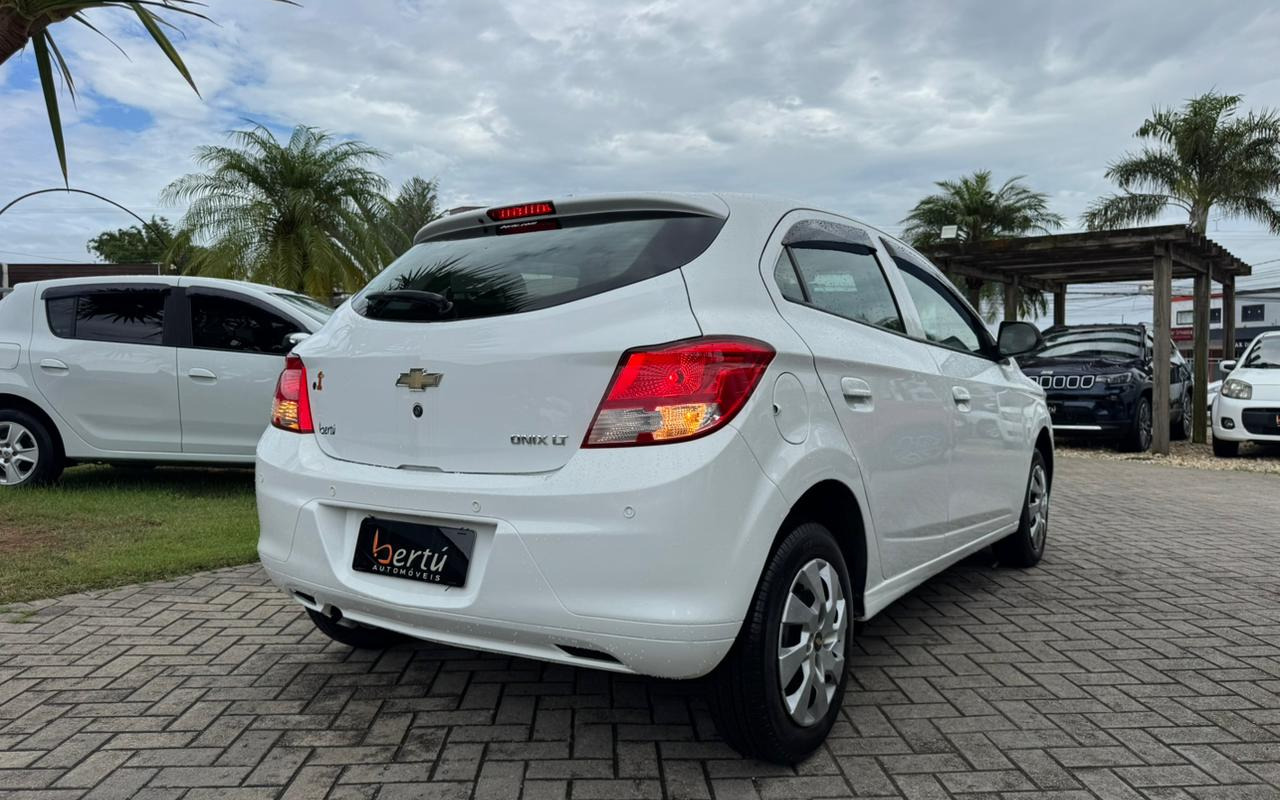 imagem-https://www.socarrao.com.br/sc-vehicle-images-prod/4411273/1792589219709-V2hhdHNBcHAgSW1hZ2UgMjAyNi0wMi0yNCBhdCAxNS41OC4xMCAoNCkuanBlZw.jpeg