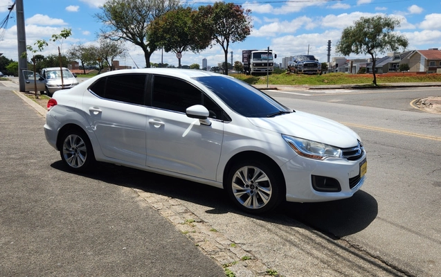 imagem-https://www.socarrao.com.br/sc-vehicle-images-prod/4411421/1792589998428-MjAyNjEwMjBfMTEzMTA1LmpwZw.jpg