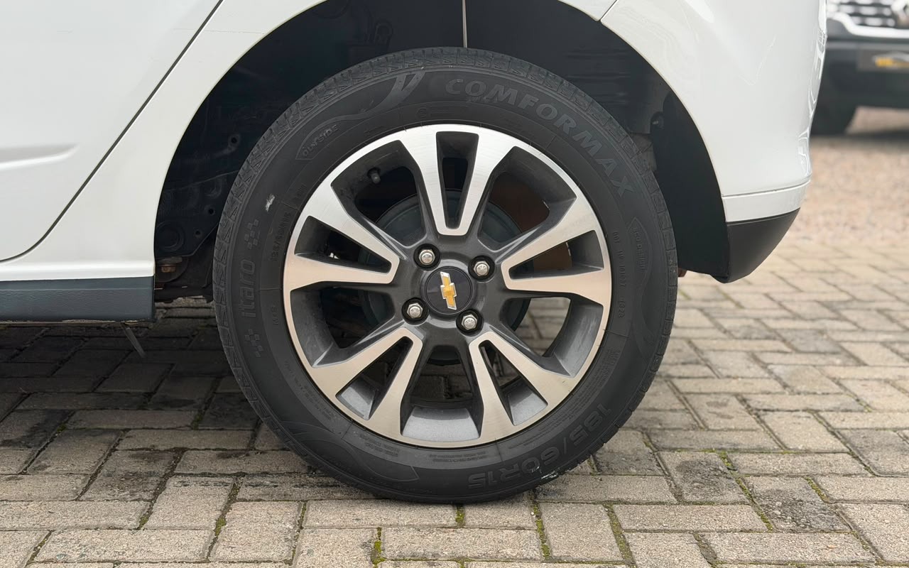 imagem-https://www.socarrao.com.br/sc-vehicle-images-prod/4411524/1792590785124-V2hhdHNBcHAgSW1hZ2UgMjAyNi0xMC0yMCBhdCAxNy40Ny4xNCAoMikuanBlZw.jpeg
