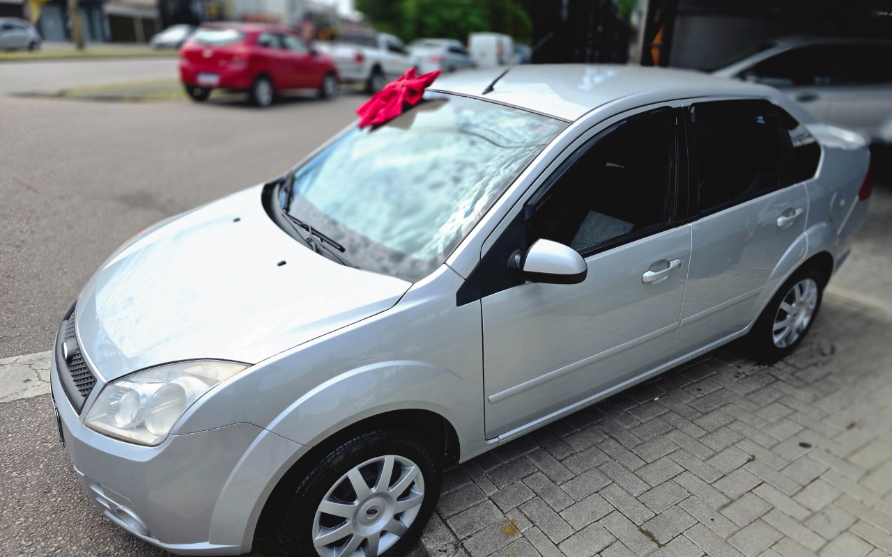 Ford Fiesta Sed. 1.6 8V Flex 4p 2008 Prata — foto 1 de 3