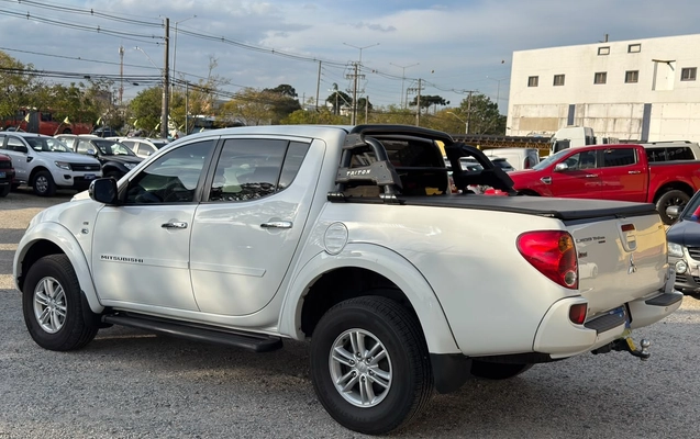 imagem-https://www.socarrao.com.br/sc-vehicle-images-prod/4411706/1792592144227-f5c8ce52-8baa-4dd5-a84f-4a5354546df1.jpg