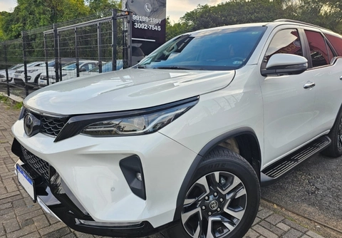Toyota Hilux SW4 2024 Branco — foto 1 de 3