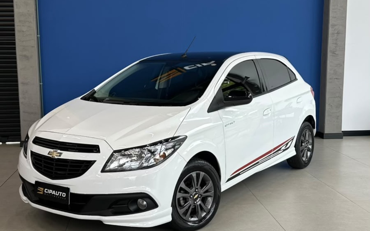 Chevrolet Onix 2015 Branco — foto 1 de 3