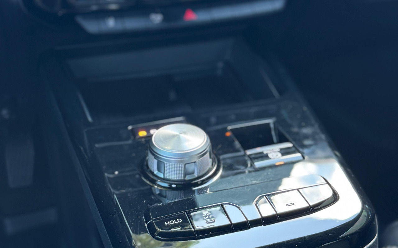 imagem-https://www.socarrao.com.br/sc-vehicle-images-prod/4412112/1792594571960-SW1hZ2VtIGRvIFdoYXRzQXBwIGRlIDIwMjUtMDktMjUgw6AocykgMDguMjUuMjRfYTJjZGM3YWYuanBn.jpg