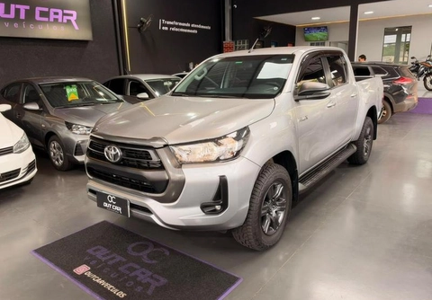 Toyota Hilux 2023 Prata — foto 1 de 3