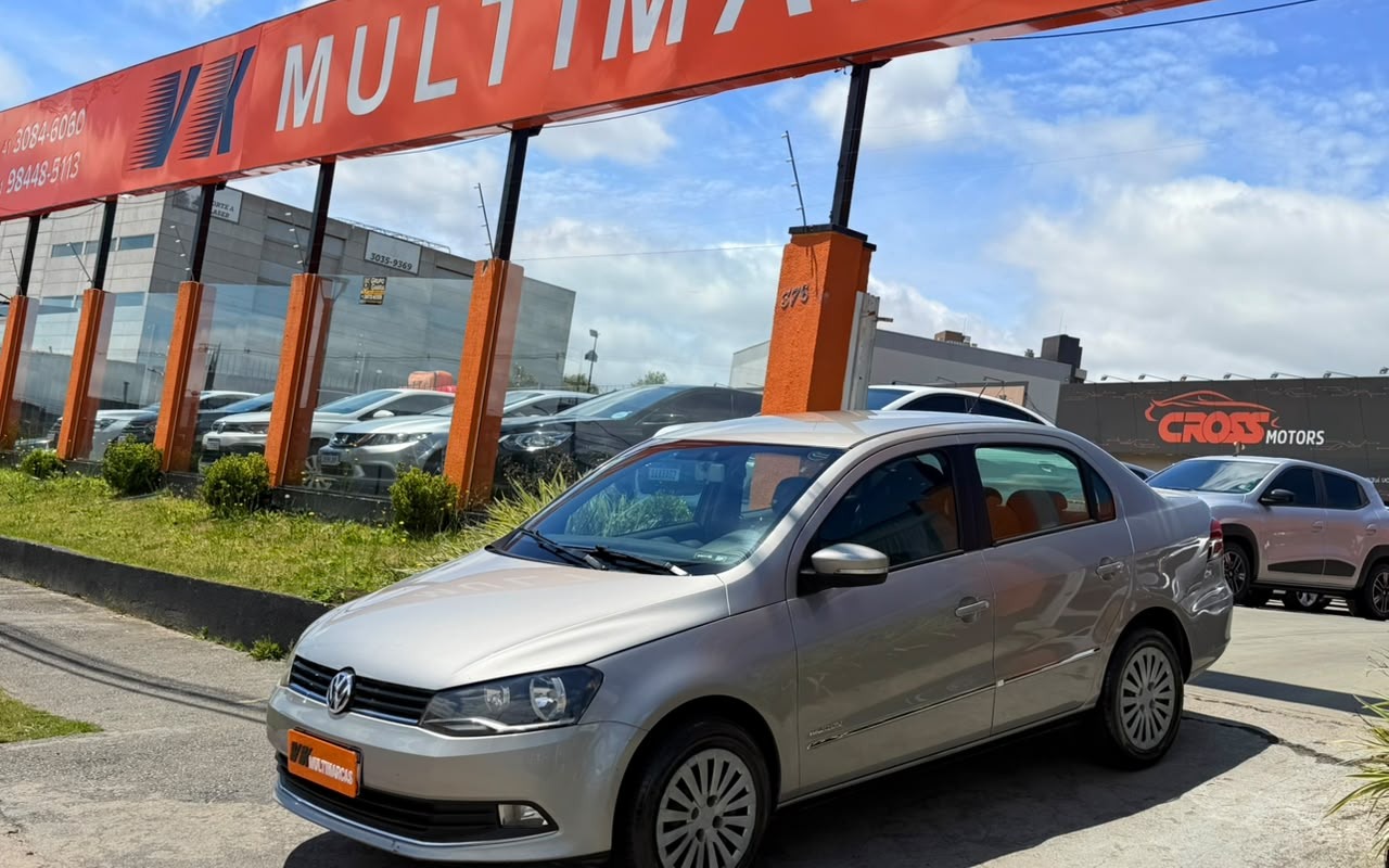 Volkswagen Voyage 2014 Prata — foto 1 de 3