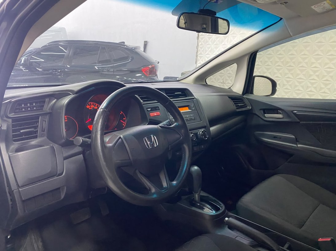 imagem-https://www.socarrao.com.br/sc-vehicle-images-prod/4412477/1792597380370-Zm90by0wOS5qcGc.jpg