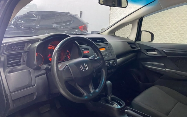 imagem-https://www.socarrao.com.br/sc-vehicle-images-prod/4412477/1792597380370-Zm90by0wOS5qcGc.jpg