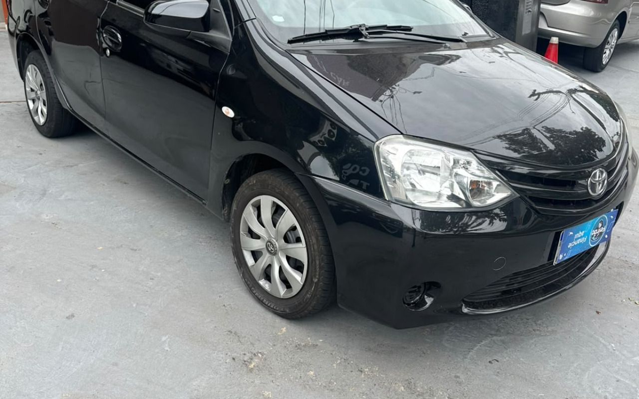 Toyota Etios 2014 Preto — foto 1 de 3